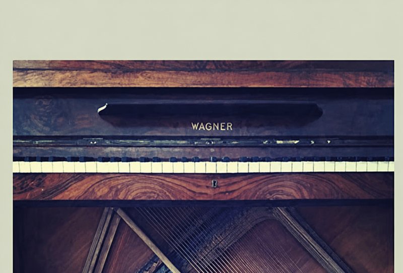 三角钢琴 Past to Future Reverbs J.J. Wagner Piano